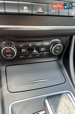 Хэтчбек Mercedes-Benz A-Class 2013 в 