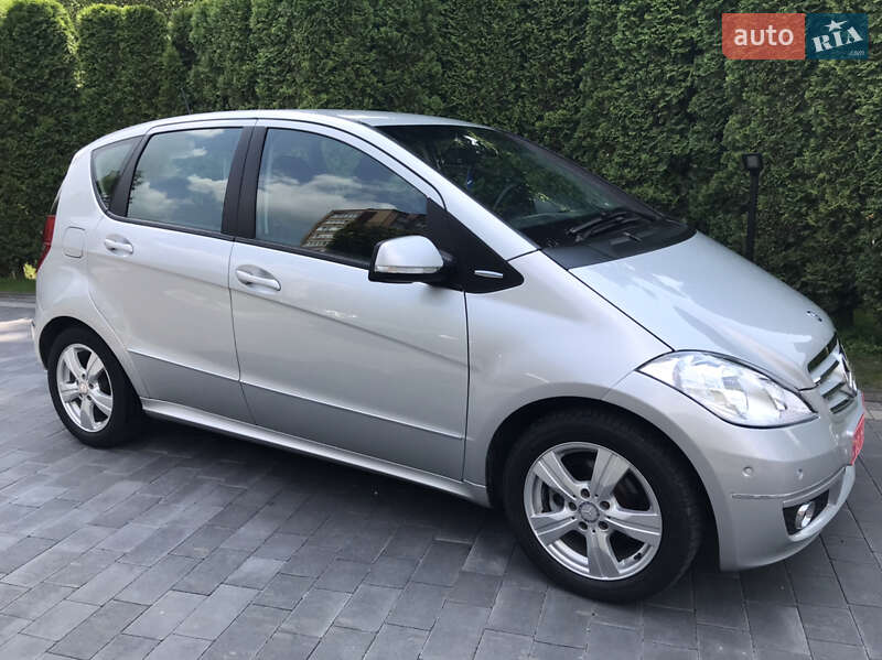 Хетчбек Mercedes-Benz A-Class 2010 в 
