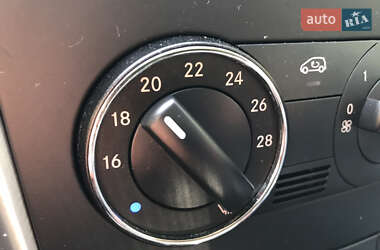 Хетчбек Mercedes-Benz A-Class 2010 в 