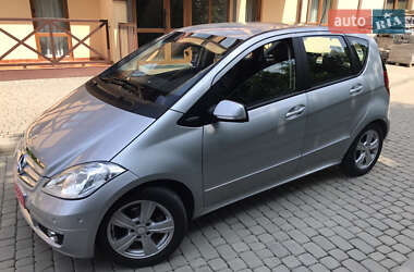Хетчбек Mercedes-Benz A-Class 2010 в 