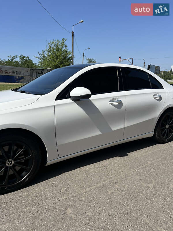 Седан Mercedes-Benz A-Class 2019 в Днепре