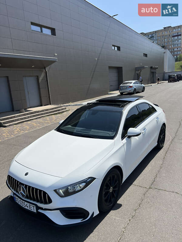 Седан Mercedes-Benz A-Class 2019 в Днепре