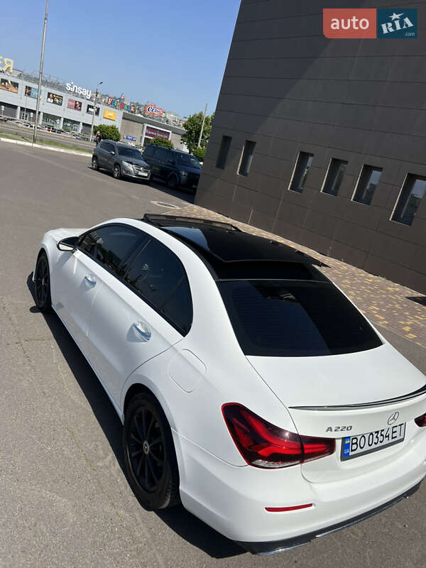 Седан Mercedes-Benz A-Class 2019 в Днепре
