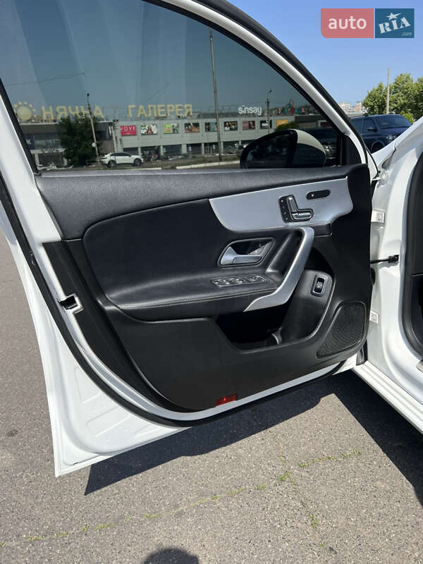 Седан Mercedes-Benz A-Class 2019 в Днепре