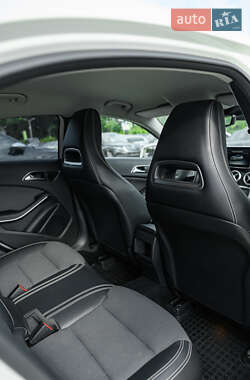 Хэтчбек Mercedes-Benz A-Class 2016 в 