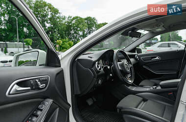 Хэтчбек Mercedes-Benz A-Class 2016 в 
