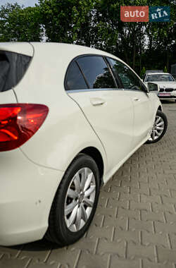 Хэтчбек Mercedes-Benz A-Class 2016 в 