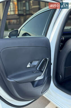 Хэтчбек Mercedes-Benz A-Class 2020 в 