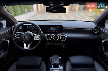 Хэтчбек Mercedes-Benz A-Class 2019 в 