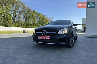 Хетчбек Mercedes-Benz A-Class 2016 в 