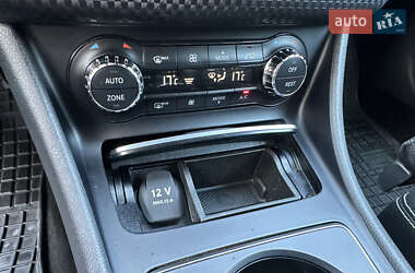 Хетчбек Mercedes-Benz A-Class 2016 в 