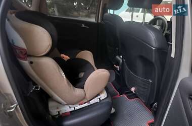 Хэтчбек Mercedes-Benz A-Class 2009 в 