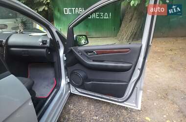 Хэтчбек Mercedes-Benz A-Class 2009 в 