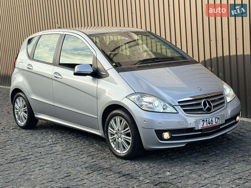Хэтчбек Mercedes-Benz A-Class 2011 в 