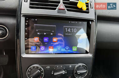 Хэтчбек Mercedes-Benz A-Class 2010 в 