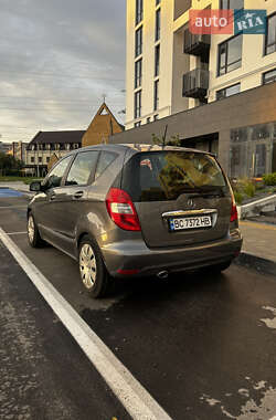 Хэтчбек Mercedes-Benz A-Class 2011 в 
