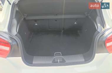 Хэтчбек Mercedes-Benz A-Class 2012 в 