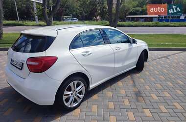 Хэтчбек Mercedes-Benz A-Class 2012 в 