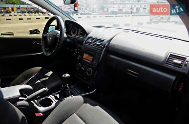 Хэтчбек Mercedes-Benz A-Class 2011 в 