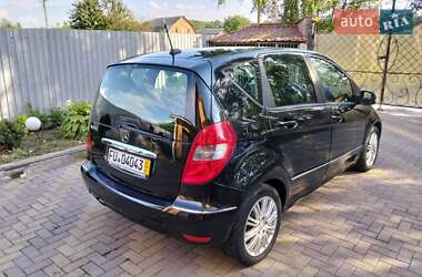 Хэтчбек Mercedes-Benz A-Class 2012 в 