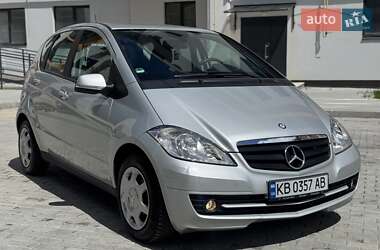 Хэтчбек Mercedes-Benz A-Class 2011 в 