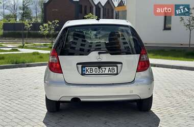 Хэтчбек Mercedes-Benz A-Class 2011 в 