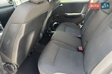 Хэтчбек Mercedes-Benz A-Class 2011 в 