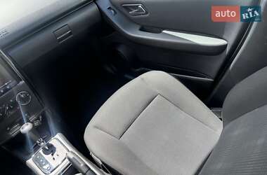 Хэтчбек Mercedes-Benz A-Class 2011 в 