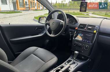 Хэтчбек Mercedes-Benz A-Class 2011 в 
