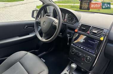Хэтчбек Mercedes-Benz A-Class 2011 в 