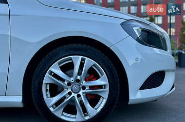 Хэтчбек Mercedes-Benz A-Class 2012 в 