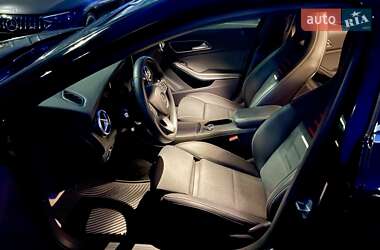 Хэтчбек Mercedes-Benz A-Class 2016 в 