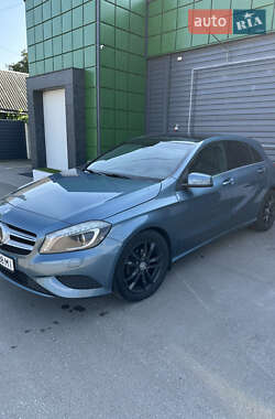 Хэтчбек Mercedes-Benz A-Class 2012 в 
