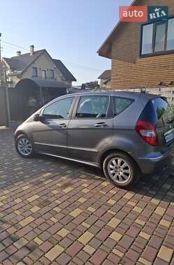 Хэтчбек Mercedes-Benz A-Class 2011 в 
