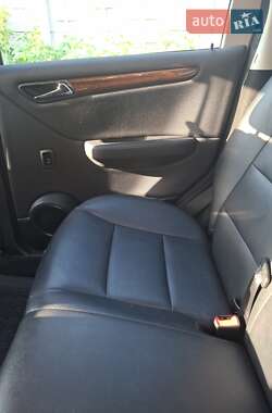 Хэтчбек Mercedes-Benz A-Class 2011 в 