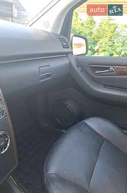Хэтчбек Mercedes-Benz A-Class 2011 в 