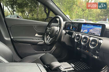 Хэтчбек Mercedes-Benz A-Class 2021 в 