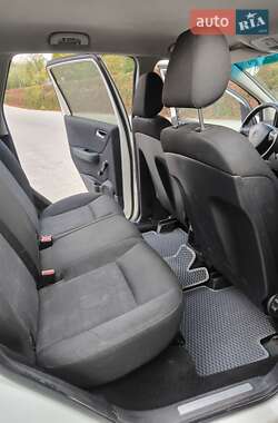 Хэтчбек Mercedes-Benz A-Class 2009 в 