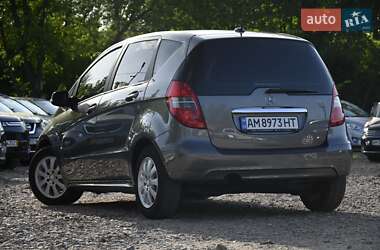 Хэтчбек Mercedes-Benz A-Class 2010 в 