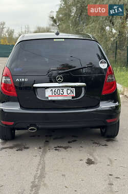 Хэтчбек Mercedes-Benz A-Class 2010 в 