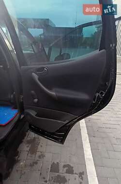 Хетчбек Mercedes-Benz A-Class 2003 в  фото 11 Хетчбек Mercedes-Benz A-Class 2003 в