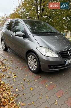 Хэтчбек Mercedes-Benz A-Class 2010 в 