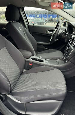 Хэтчбек Mercedes-Benz A-Class 2013 в 