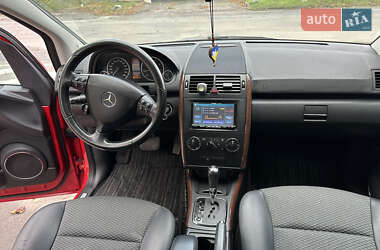 Хэтчбек Mercedes-Benz A-Class 2011 в 