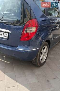 Хэтчбек Mercedes-Benz A-Class 2009 в 
