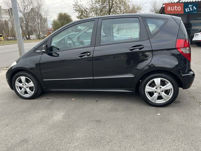 Хетчбек Mercedes-Benz A-Class 2010 в 