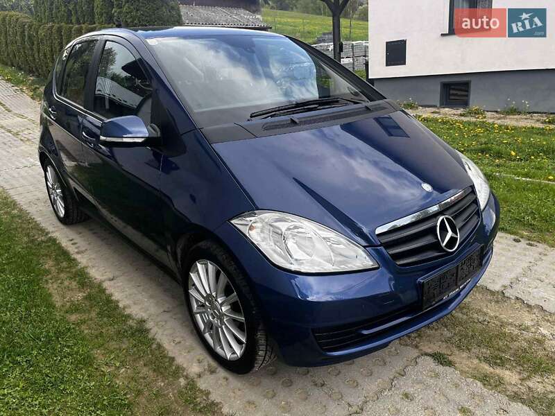 Хэтчбек Mercedes-Benz A-Class 2009 в 