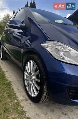 Хэтчбек Mercedes-Benz A-Class 2009 в 