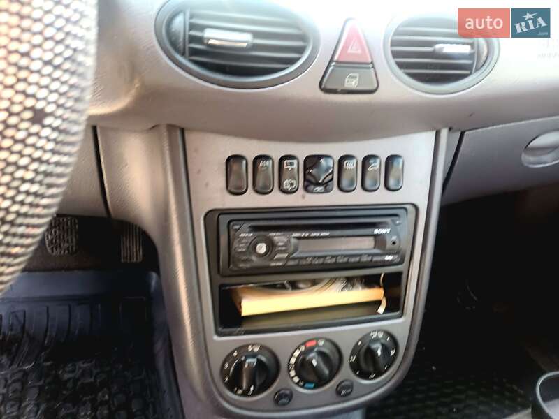 Хэтчбек Mercedes-Benz A-Class 2002 в Каменском фото 2 Хэтчбек Mercedes-Benz A-Class 2002 в Каменском