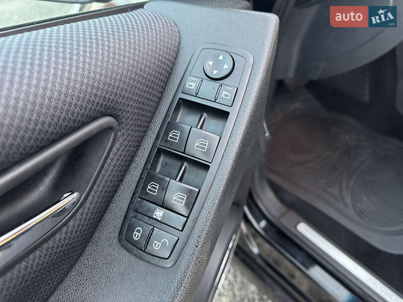 Хэтчбек Mercedes-Benz A-Class 2011 в Луцке фото 18 Хэтчбек Mercedes-Benz A-Class 2011 в Луцке